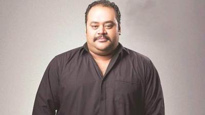 محمد ممدوح يكشف سبب رفضه التقاط الصور مع المعجبين