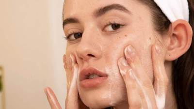 كيفية إختيار غسول الوجه المناسب بحسب نوع بشرتك