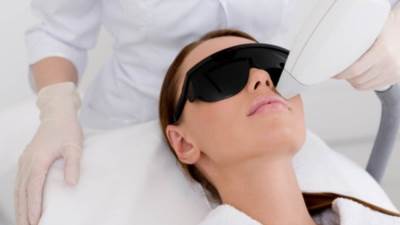 أيهما أفضل.. جهاز الليزر المنزلي أم ليزر العيادات؟