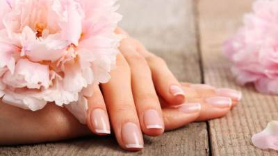 احصلي على أظافر قوية باستخدام زيت الزيتون والليمون