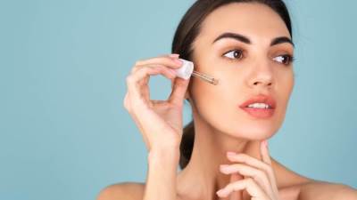 زيوت طبيعية لتوحيد وتفتيح لون البشرة