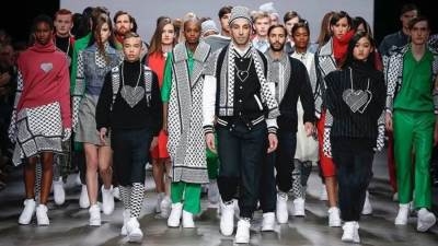 الكوفيّة الفلسطينيّة.. من رمز للقضية إلى عالم الموضة