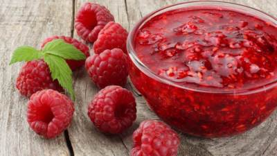 طريقة عمل كمبوت التوت لتزيين الحلويات