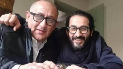  نجوم الفن يواسون أحمد حلمي في عزاء شقيقه