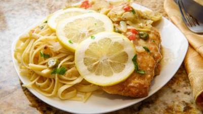 طريقة عمل بيكاتا الدجاج بصوص الليمون