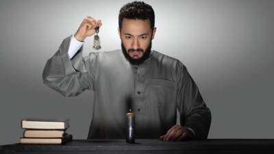 حمادة هلال يحتفل مع أهالي منطقته بنجاح مسلسل "المداح: أسطورة العودة"