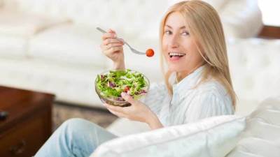 بعد الأربعين.. 5 أطعمة خارقة لصحة المرأة