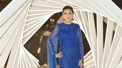 مي كساب بفستان أزرق أنيق يظهر رشاقتها