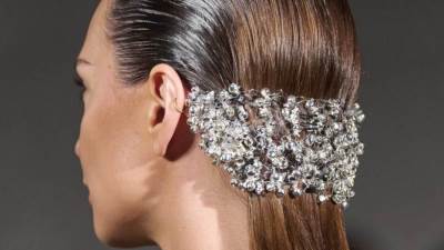 إكسسوارات شعر مناسبة لتسريحة ذيل الحصان من دور الأزياء العالمية