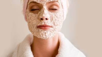 جربي ماسك الشوفان والعسل لتقشير البشرة