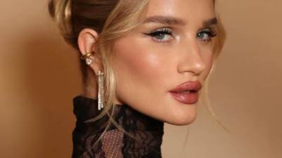 مستحضرات مكياج مناسبة لرسم الحواجب البنية