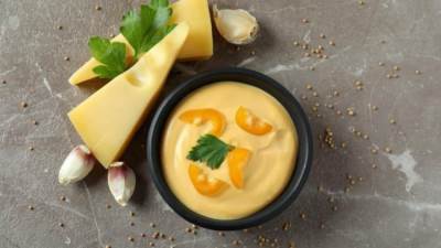 طريقة عمل صوص الثومية بالجبن