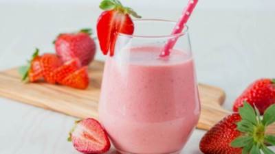 طريقة عمل سموثي الفراولة