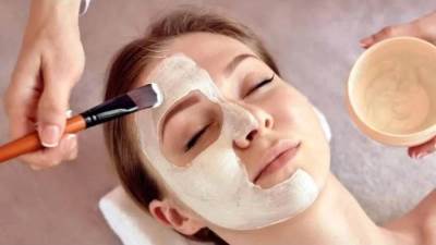 ماسك الخميرة لمحاربة الكلف والخطوط المزعجة