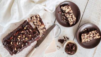 طريقة عمل الليزي كيك بثلاث مكونات فقط