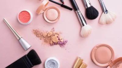 أفضل إصدارات البودرة المضغوطة لهذا الموسم من أشهر الماركات العالمية