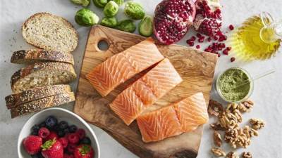 5 أطعمة تناولها يوميًا تحميك من الالتهابات