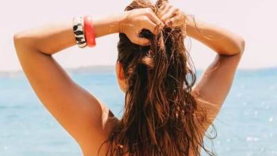 3 مكونات طبيعيّة تحمي شعرك خلال الصيف