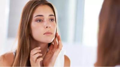 كيف يؤثر المناح على بشرتك؟ وكيف تتعاملين مع بشرتك؟