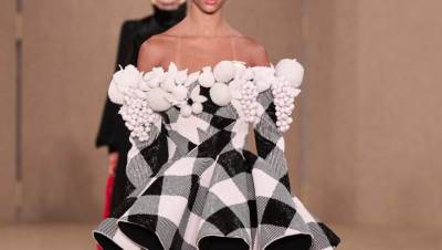 تصاميم بنقشة الكارو لإطلالة شيك جذابة من دور الأزياء العالمية