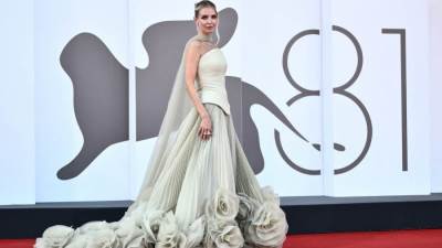 إطلالات النجمات في مهرجان فينيسيا السينمائي 2024