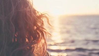  طرق العناية بالشعر في فصل الصيف