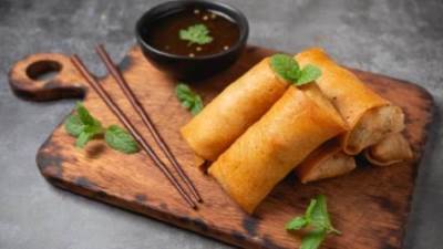 طريقة عمل السبرنج رول بالفرن بحشوة الدجاج والخضار