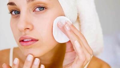 تعرفي على الفوائد المذهلة لمحلول الملح لبشرتك