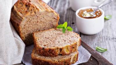 طريقة عمل كيك الموز مع زبدة الفول السوداني