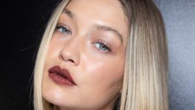 أجمل ألوان أحمر الشفاه لصيف 2025 من عروض ميلانو