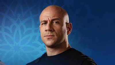 أحمد مكي يعلن وفاة والدته ويطلب الدعاء لها