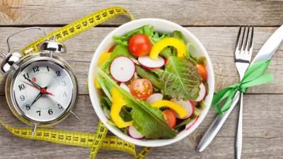 ما هو أفضل وقت لتناول العشاء قبل النوم؟