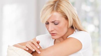 أبرز الطرق التجميلية المذهلة لتفتيح الركب والأكواع الداكنة