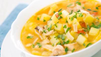 طريقة عمل شوربة البطاطس بالدجاج