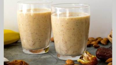طريقة عمل مشروب التمر بالحليب والجوز