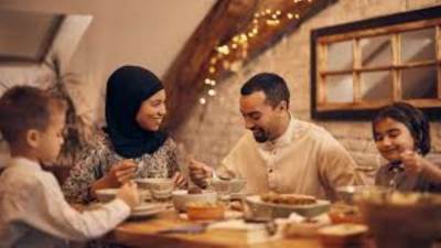 كيف تختارين سحورًا صحيًا لا يسبب العطش أثناء الصيام؟