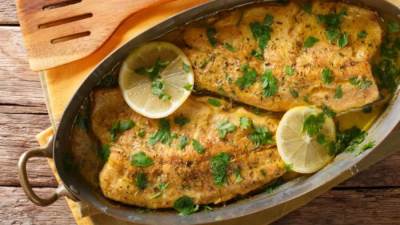 طريقة عمل السمك المشوي بالليمون والثوم