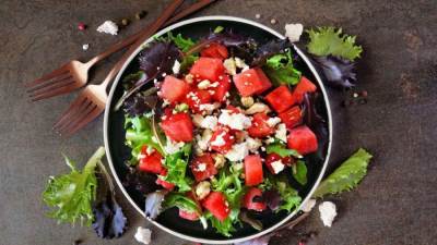 طريقة عمل سلطة البطيخ والفيتا الصيفية