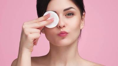 تعرفي على فوائد وأضرار مناديل إزالة المكياج على البشرة