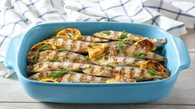 طريقة عمل صينية سمك سردين بالطحينة