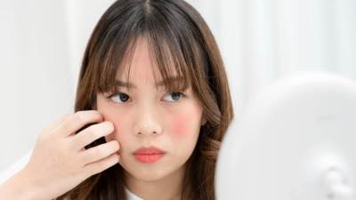 أسرار ونصائح مذهلة لتنظيف البشرة الحساسة