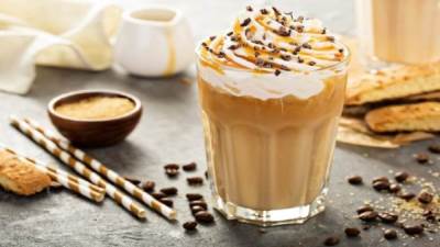 طريقة عمل لاتيه القهوة الباردة بالنوتيلا