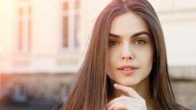 لماذا تتغير بشرتنا في سن الثلاثين؟ وكيف نستعيد نضارتها؟