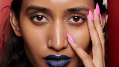 ألوان مناكير صيفية لصاحبات البشرة السمراء