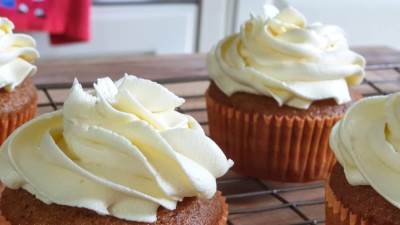 طريقة عمل كريمة الزبدة بالفانيليا للحلويات