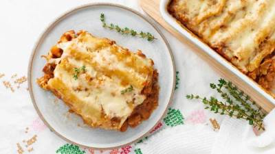 طريقة عمل كانيلوني باللحم المفروم والبشاميل