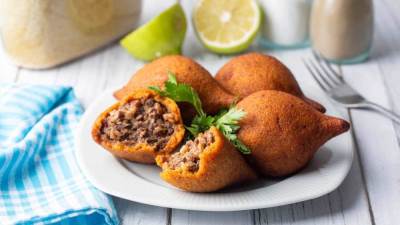 طريقة عمل الكبة المقلية بحشوة اللحم والصنوبر