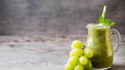 طريقة عمل سموثي العنب الأخضر بالعسل