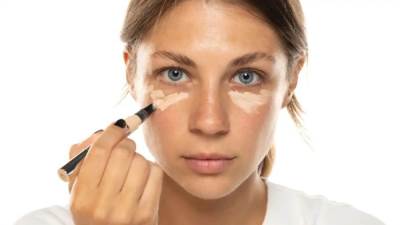 باقة من أفضل أنواع الكونسيلر لإخفاء الهالات والتجاعيد