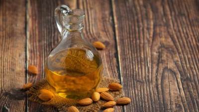 نعرفي على فوائد زيت اللوز الحلو للبشرة.. وطرق تطبيقه